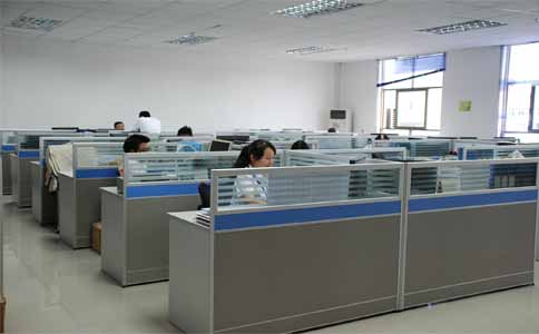 通發(fā)激光的辦公室很安靜，同事很友善